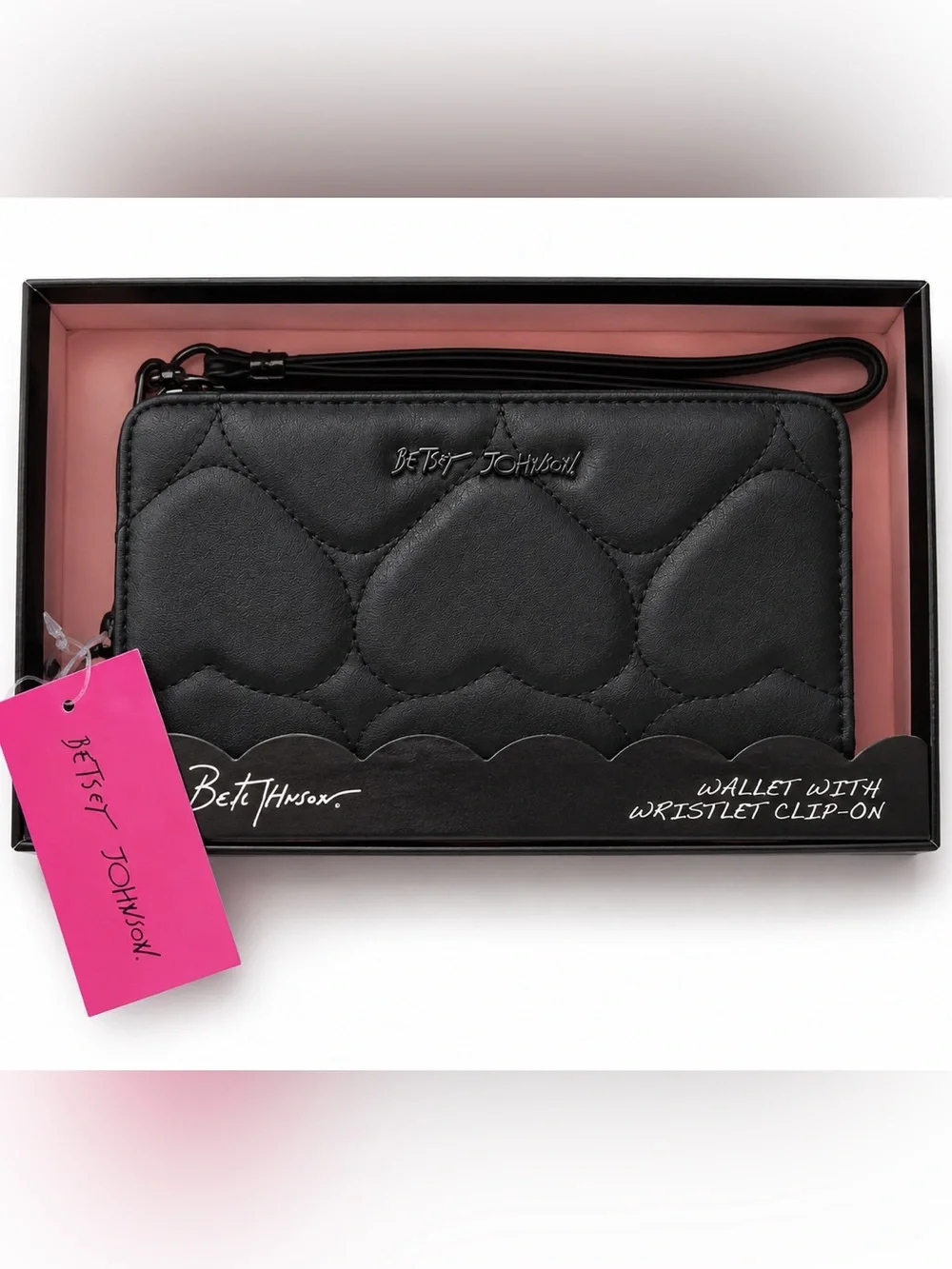 Betsey Johnson NWT Black Quilted Heart Wristlet Wallet Zip Around Clutch Boxed
